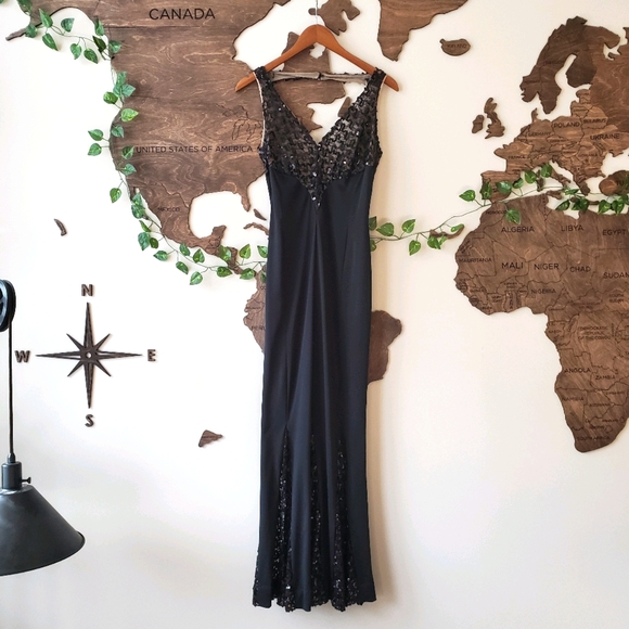 Stunning Sequin Backless Trumpet Dress 🖤 - Picture 2 of 16